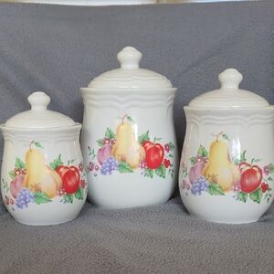 Vintage Canister Set Of 3 Ceramic Canisters With Lids.
